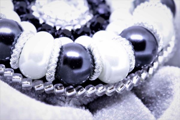 Брошка з перлами і кристалами "Black & White" 1087 фото
