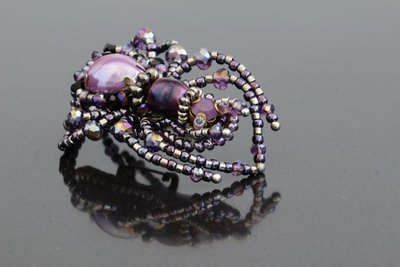 Брошь с кристаллами и жемчугом "Паучок Фиолетовый" 1104 фото