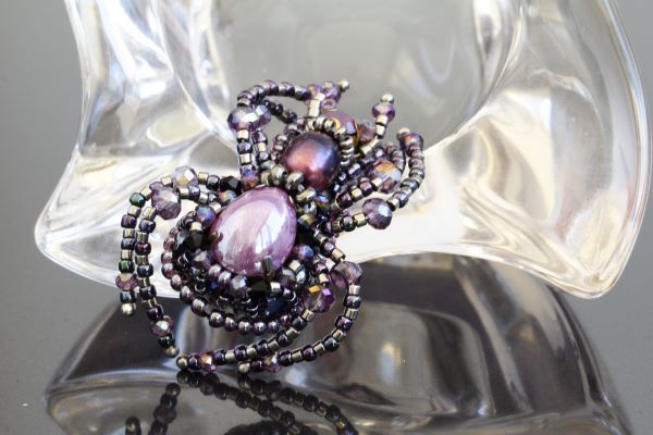 Брошка з кристалами та перлами "Павучок Фіолетовий" 1104 фото