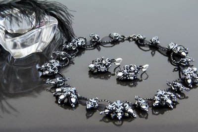 Комплект біжутерії мереживний з перлами "Чорна лілія" 1154 фото