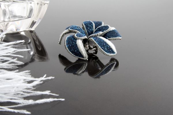 Брошь-цветок с кристаллами "Лаура" 1099 фото
