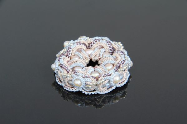 Авторська мереживна брошка з натуральними перлами "Магічне коло" 1014 фото