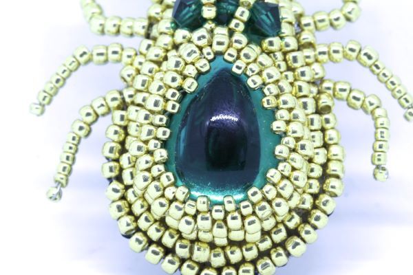 Брошь-жук золотистая с кристаллами "Жена Скарабея" 1094 фото