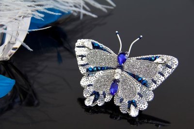 Брошь серебристая с кристаллами "Бабочка Менелай" 1091 фото