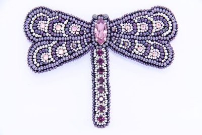 Брошка з кристалами та бісером "Бабка фіолетова" 1117 фото