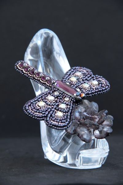 Брошь с кристаллами и бисером "Стрекоза фиолетовая" 1117 фото