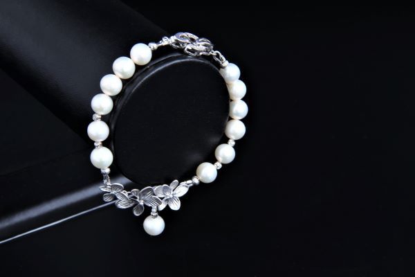 Браслет з натуральними білими перлами та підвіскою "Персі Wedding" 1058 фото