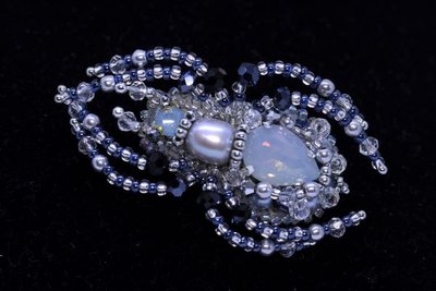 Брошка з кристалами та перлиною "Павучок-аквамарин" 1103 фото