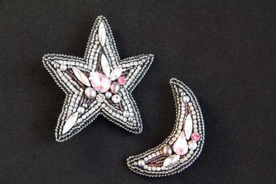 Комплект брошок з кристалами та перлами "Зірочка" і "Місяць" 1159 фото