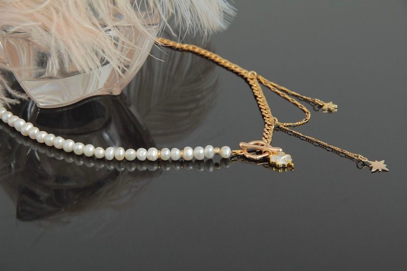 Чокер ланцюжок позолота з перлами та підвіскою з перламутру "Сельма" 2436160 фото