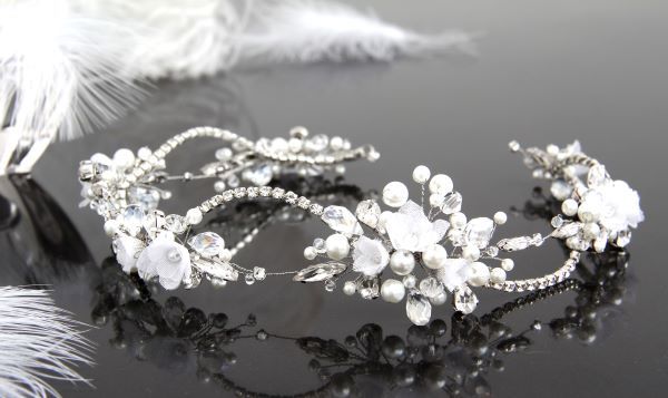 Свадебный венок с кристаллами и жемчугом "Николетта" 1011 фото