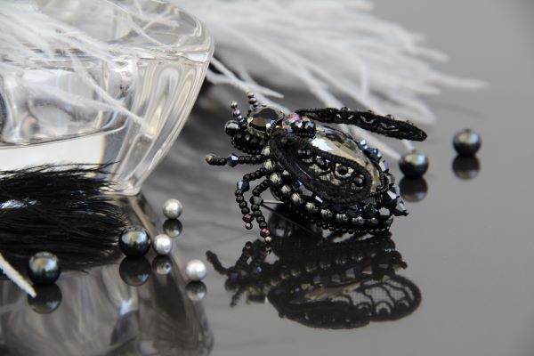 Брошь-мушка объёмная с кристаллами "Голиаф" 1093 фото