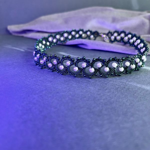 Чокер з японським бісером та білими штучними перлинками. Green handmade lace choker made using tatting technique