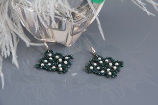 Мереживні сережки Конвалія з японським бісером. Tatting lace earrings with Japanese seed beads and pearls