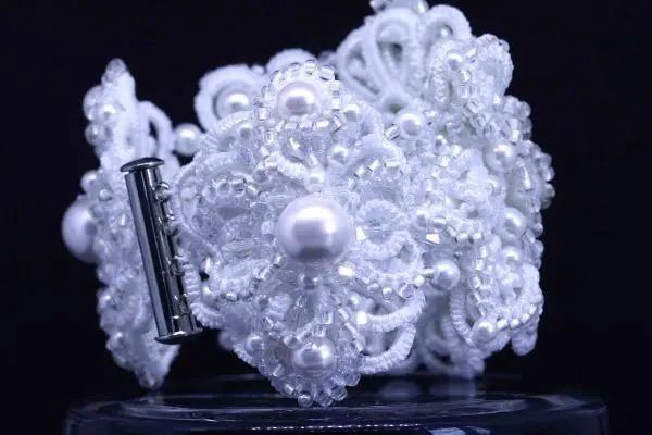 Браслет мереживний широкий білий з перлами "Весільний" 1033 фото