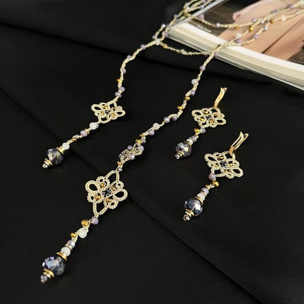 Золотистий ларіат Саміра з фіолетовими та золотими намистинами. Gold-tone Samira lariat with purple and gold faceted beads